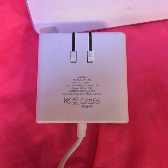 iPhone 3 n 1 Wireless charging pad 2 flats pads and watch 2 usb on back - Picture 7 of 7